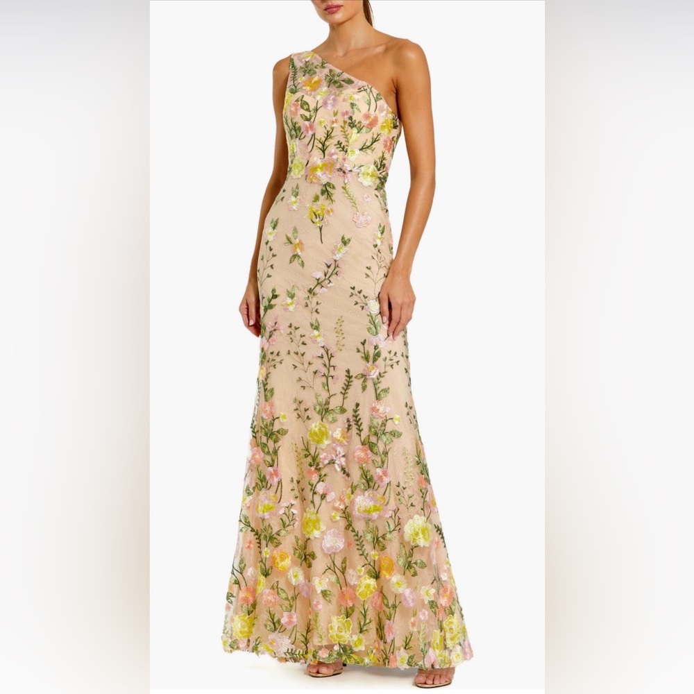 MacDuggal Formal Stunner - Picture 4 of 17